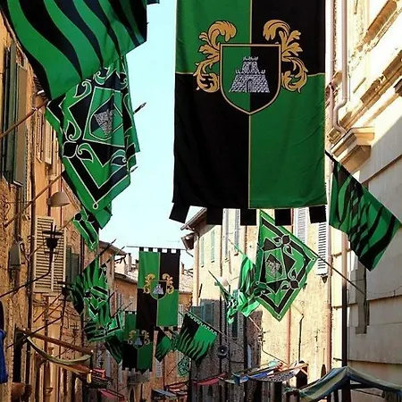 Antico In D'epoca In Centro דירה *